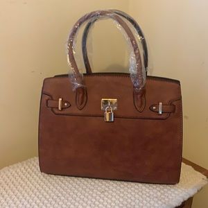 Chic brown carry all bag w/ gold accents